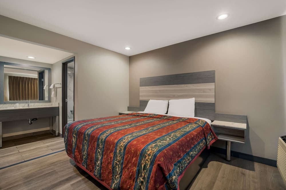 Rodeway Inn San Bernardino - Colton property views in San Bernardino, CA — gallery photo 3