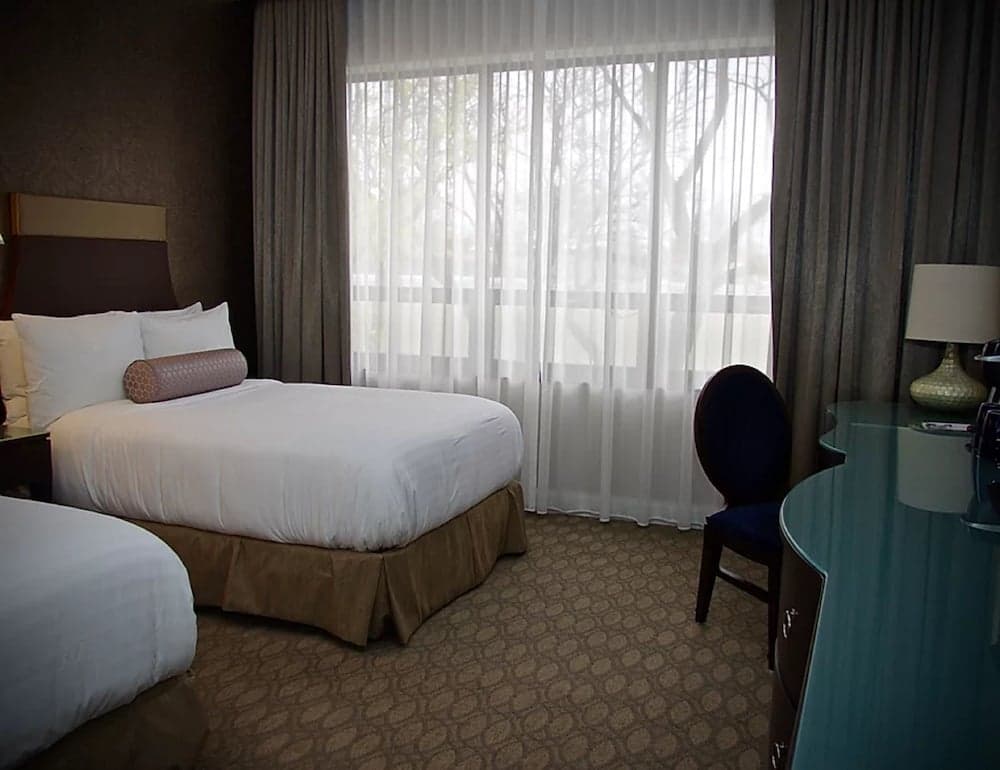 La Banque Hotel gallery photo in Homewood, IL — image 23