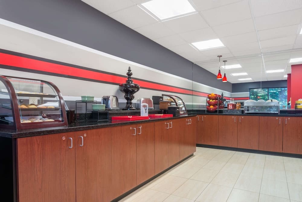 Ramada by Wyndham Catlettsburg Ashland gallery photo in Catlettsburg, KY — image 20