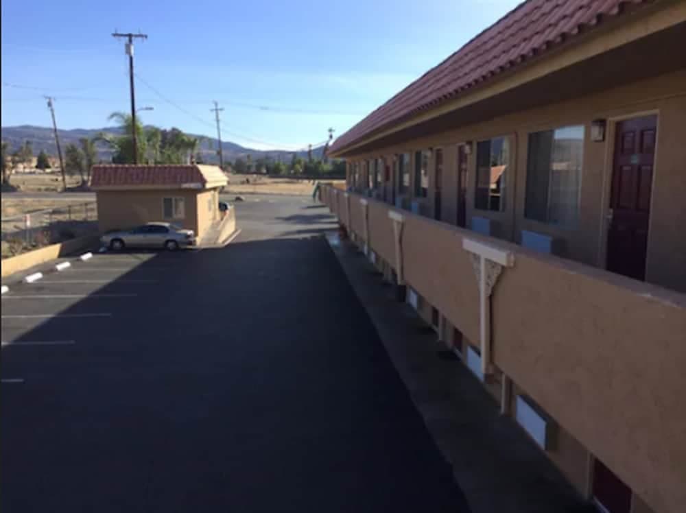 Vagabond Inn Hemet gallery photo in Hemet, CA — image 8