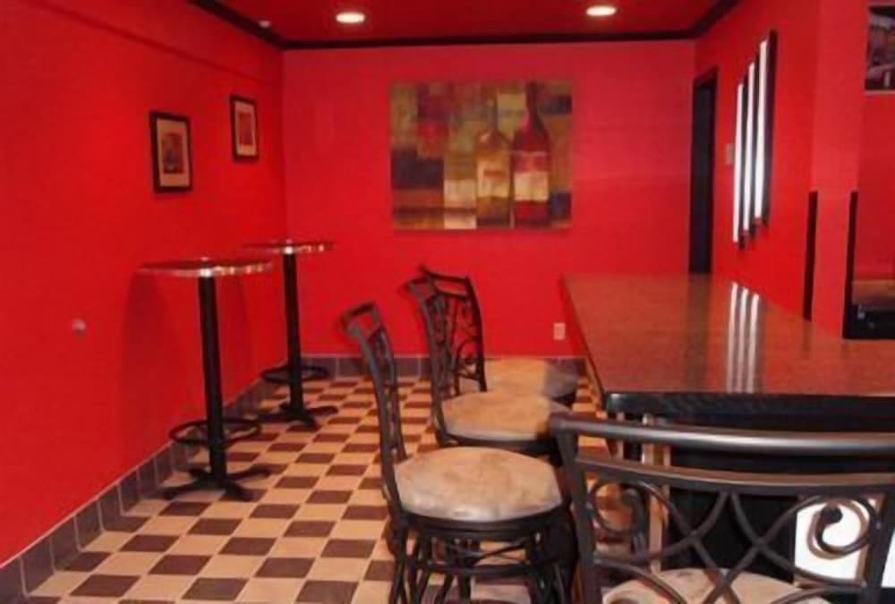 Roseau Motel interior in Roseau, MN — gallery photo 2