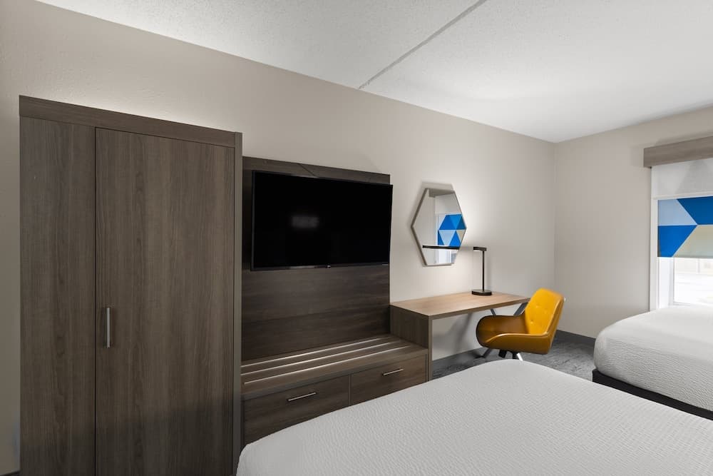 Holiday Inn Express Hotel & Suites Danbury - I-84 by IHG property views in Danbury, CT — gallery photo 3