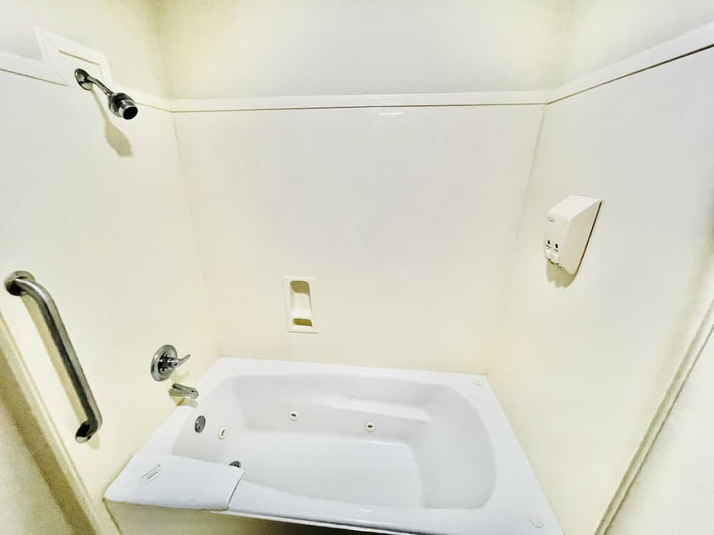 Magnolia Inn of Gautier property views in Gautier, MS — gallery photo 3