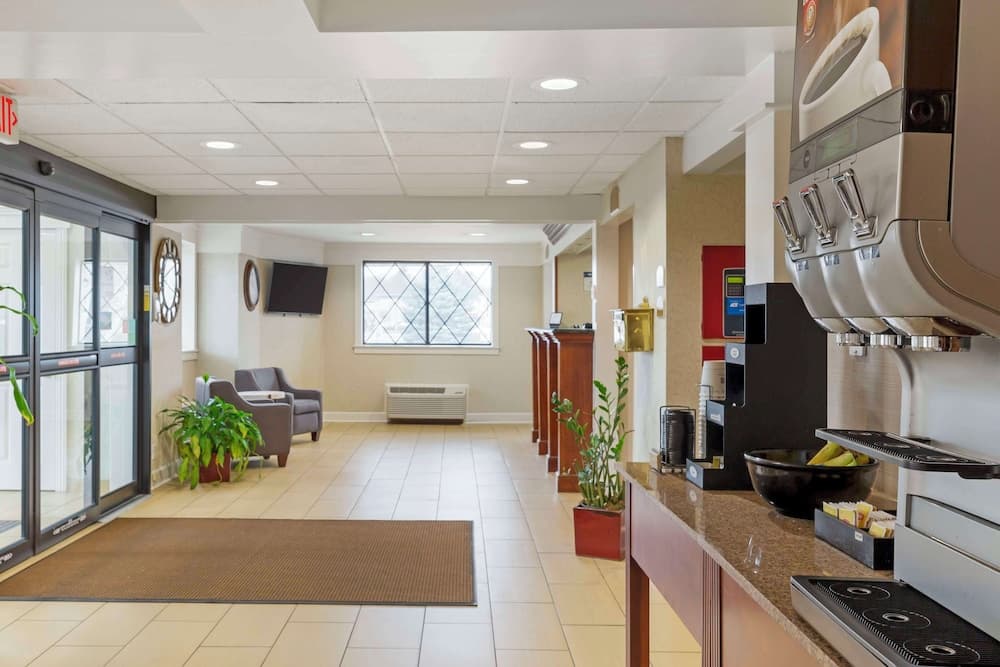 Best Western The Inn at Sharon/Foxboro property views in Sharon — gallery photo 3