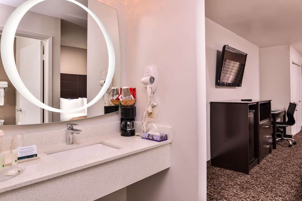 Quality Inn & Suites Beaumont gallery photo in Beaumont, TX — image 12