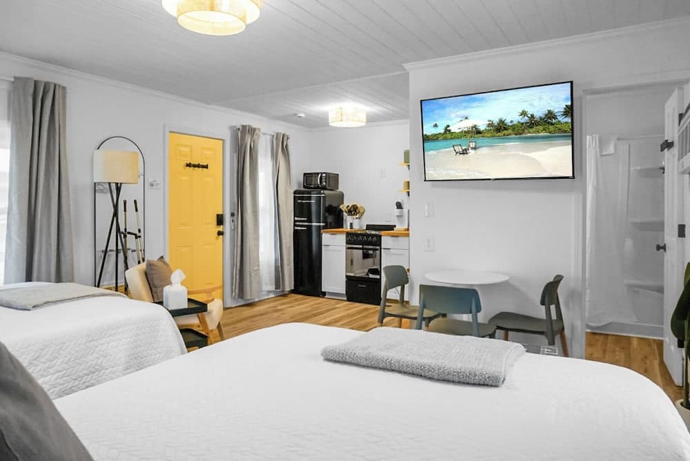 Boardwalk Inn interior in Carolina Beach, NC — gallery photo 2