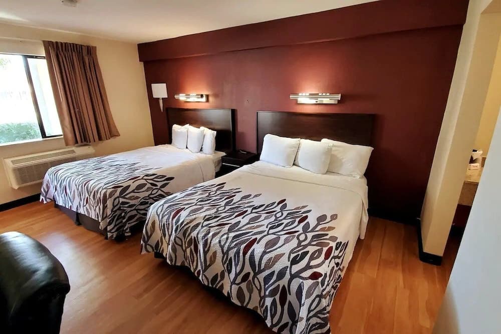 Sacramento Inn & Suites interior in Sacramento, CA — gallery photo 2
