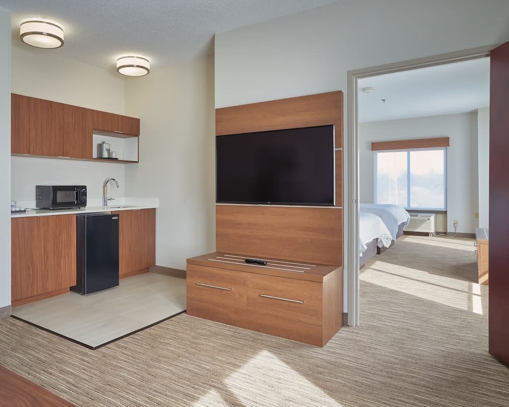 Holiday Inn Express & Suites Akron Regional Airport Area by IHG gallery photo in Akron, OH — image 10