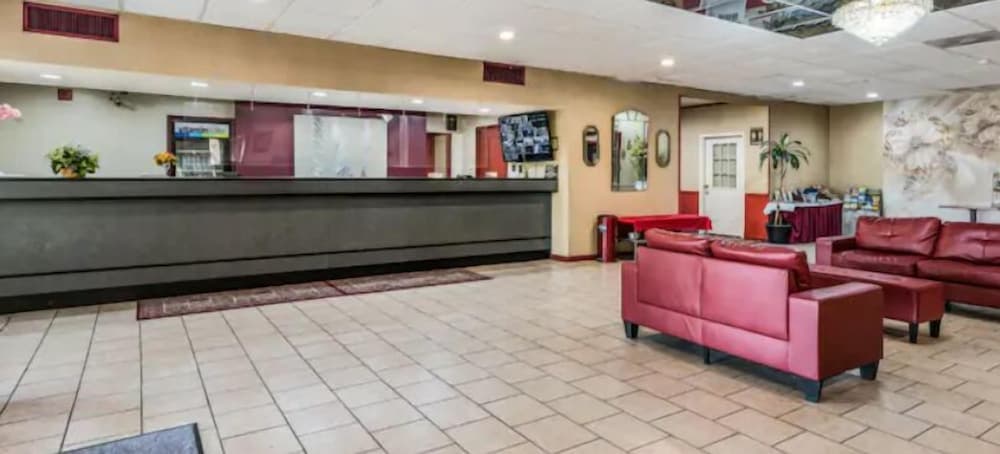 Red Carpet Inn Hazleton interior in Hazleton, PA — gallery photo 2