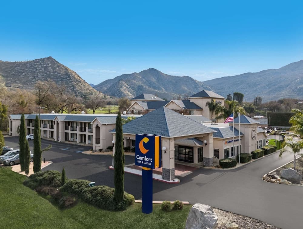 Comfort Inn & Suites Sequoia/Kings Canyon featured exterior or lobby in Three Rivers, CA — similar hotel