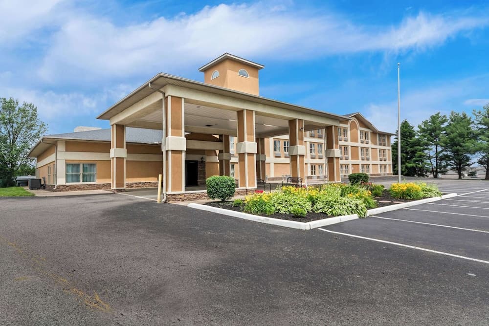 Quality Inn Dry Ridge featured exterior or lobby in Dry Ridge, KY — similar hotel