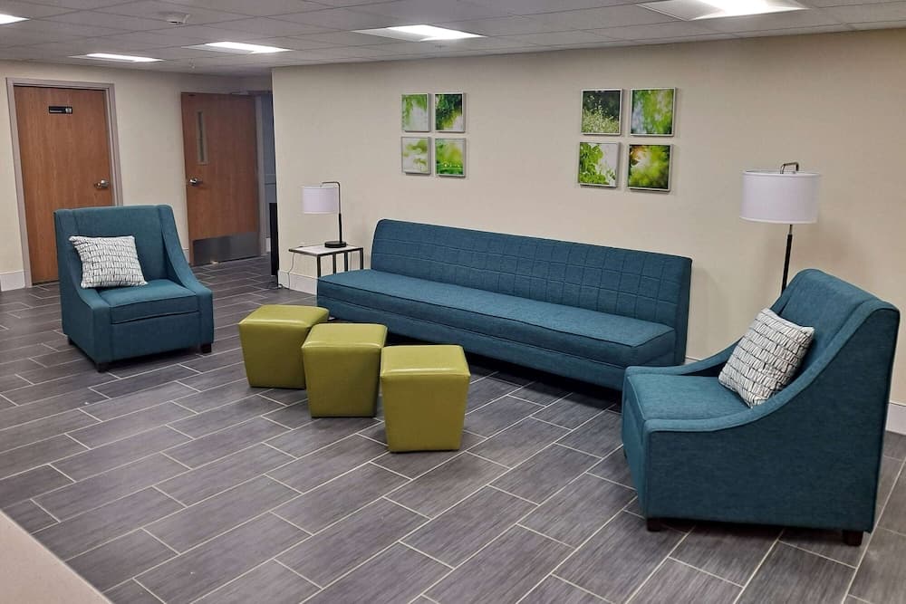 Days Inn by Wyndham Grayson interior in Grayson, KY — gallery photo 2