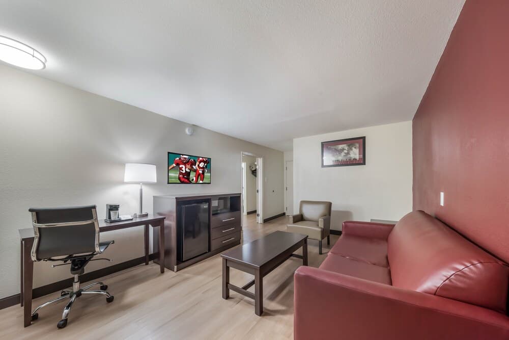 Red Roof Inn & Suites Denton gallery photo in Denton, TX — image 7