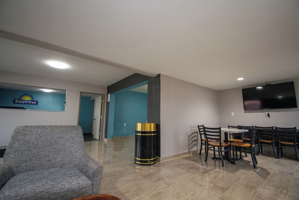 Days Inn by Wyndham Caddo Valley Arkadelphia interior in Arkadelphia, AR — gallery photo 2