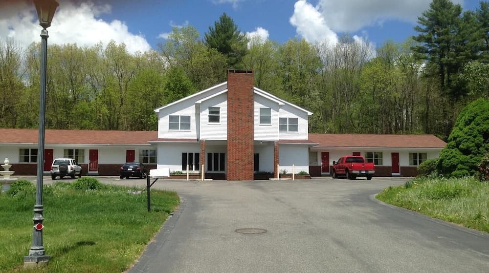 Economy Lodge — hotel in Fiskdale, Massachusetts