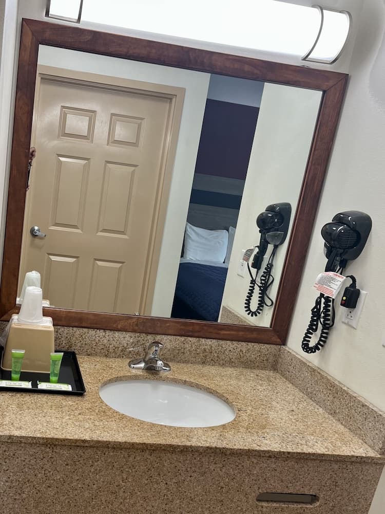Red Roof Inn & Suites Houma gallery photo in Houma, LA — image 19