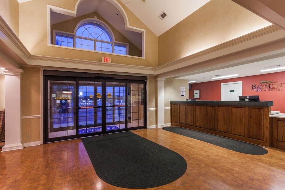Baymont by Wyndham Columbia Maury interior in Columbia, TN — gallery photo 2