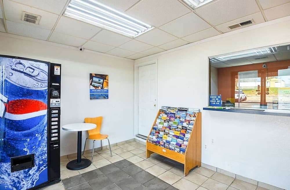 Economy Hotel Kansas City interior in Blue Springs, MO — gallery photo 2