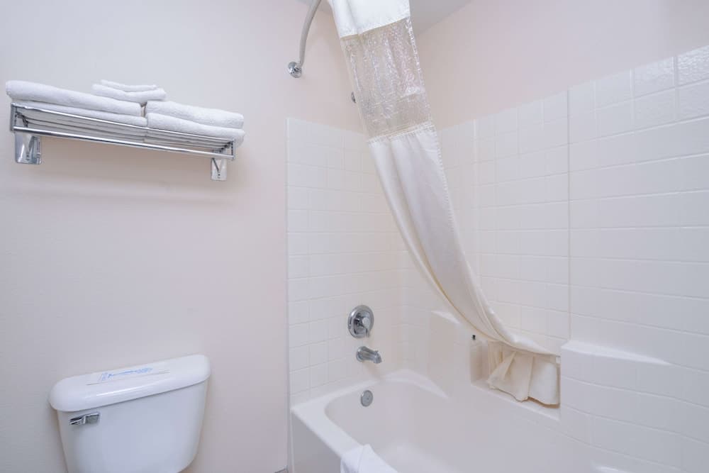 Travelodge Suites by Wyndham Newberg gallery photo in Newberg, OR — image 4
