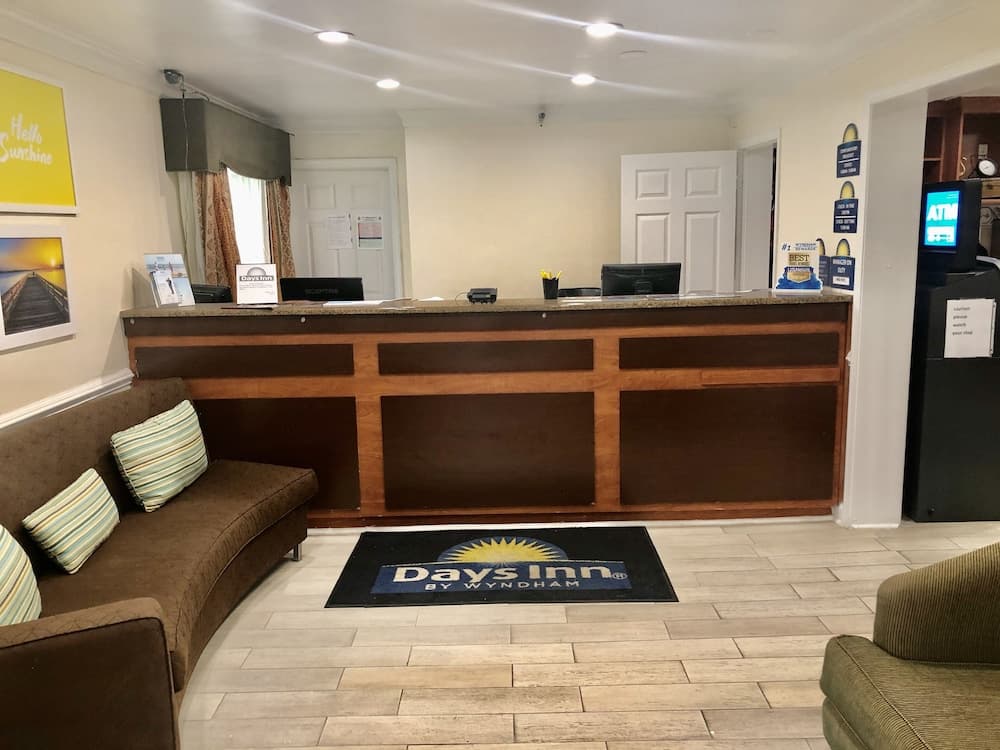 Days Inn by Wyndham Manning interior in Manning, SC — gallery photo 2