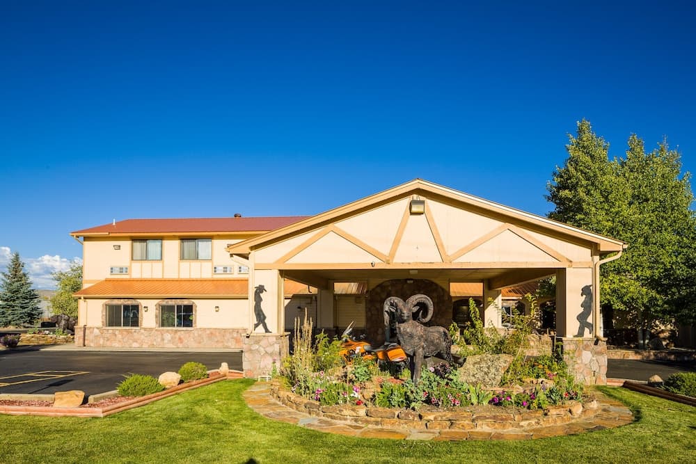 Alpine Inn & Suites featured exterior or lobby in Gunnison, CO — similar hotel
