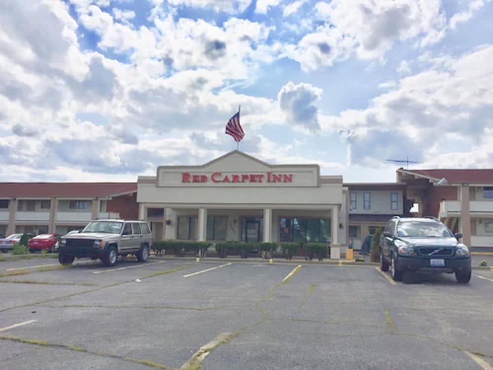 Red Carpet Inn Great Lakes — hotel in North Chicago, Illinois