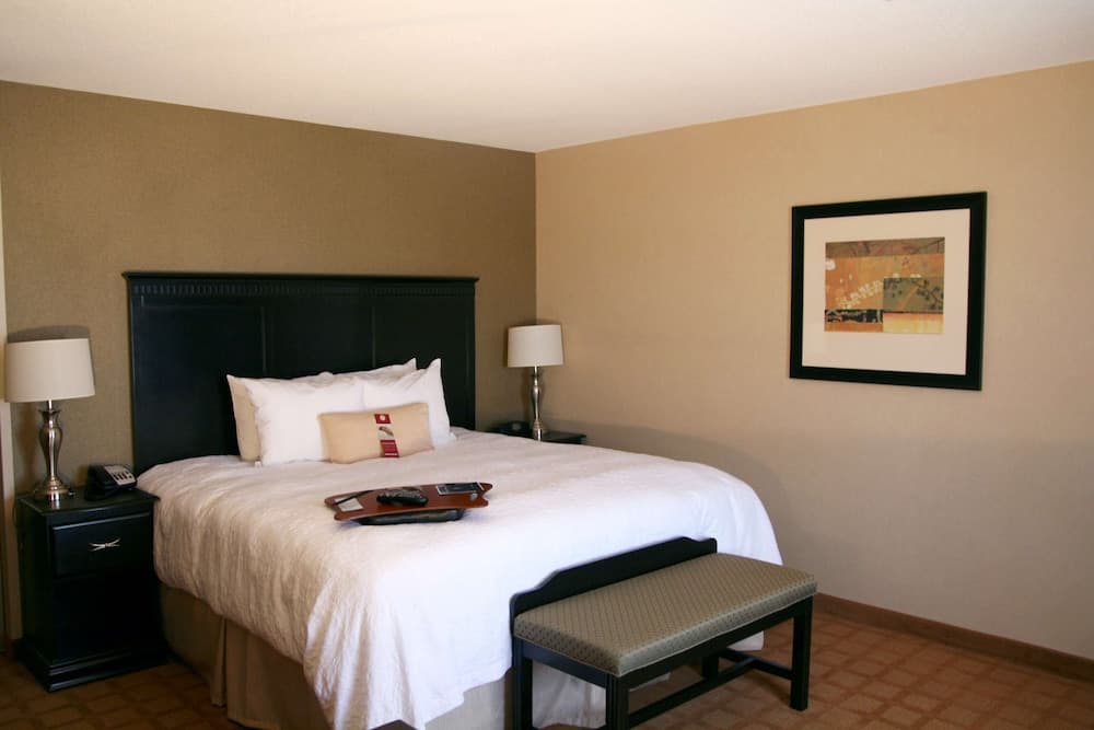 Hampton Inn & Suites Chicago/St. Charles gallery photo in St. Charles, IL — image 6