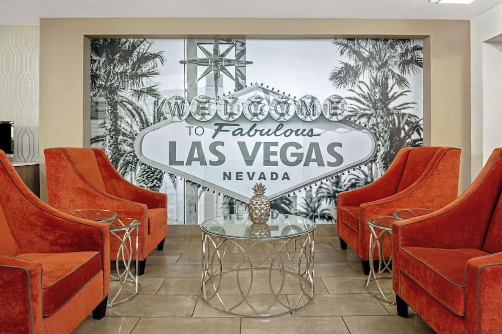 La Quinta Inn & Suites by Wyndham Las Vegas Red Rock property views in Las Vegas, NV — gallery photo 3