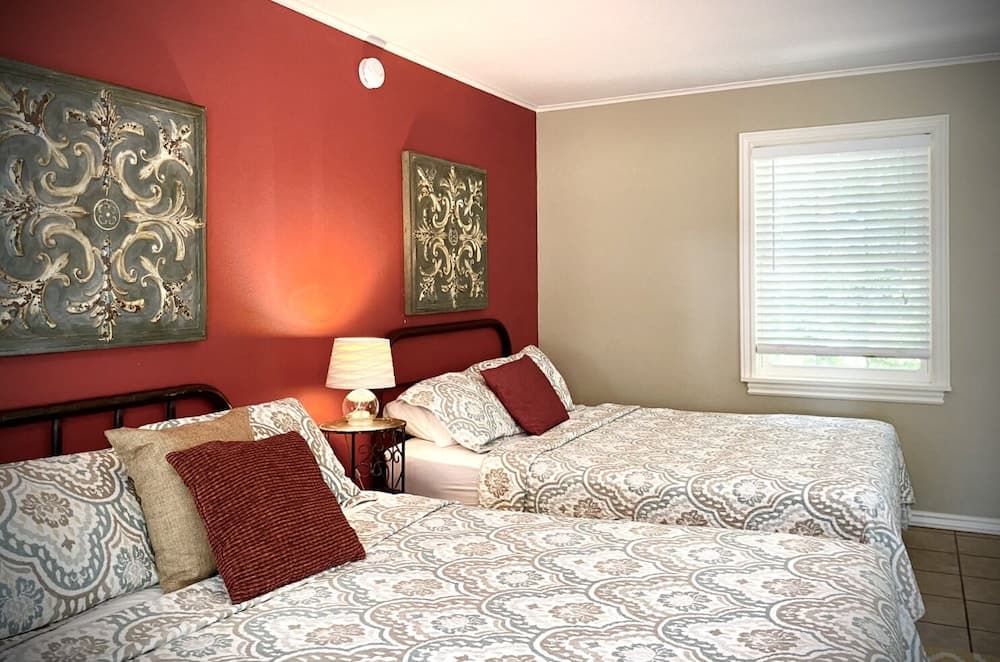 Mount Sequoyah Center property views in Fayetteville, AR — gallery photo 3