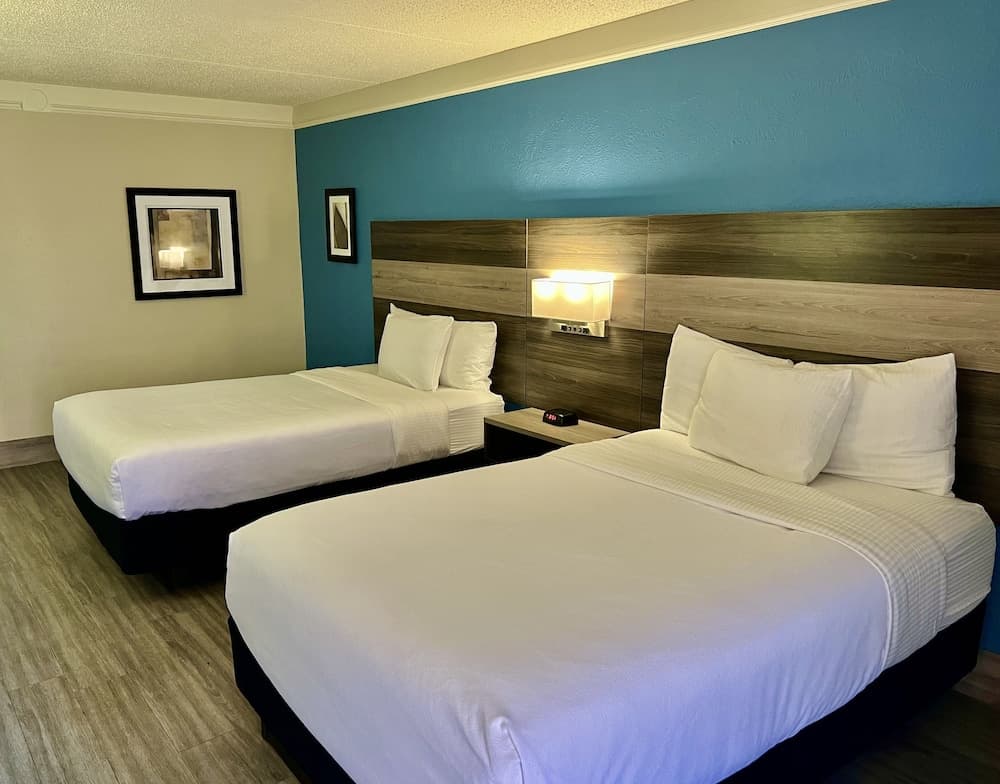 La Quinta Inn by Wyndham Denver Northglenn interior in Northglenn, CO — gallery photo 2