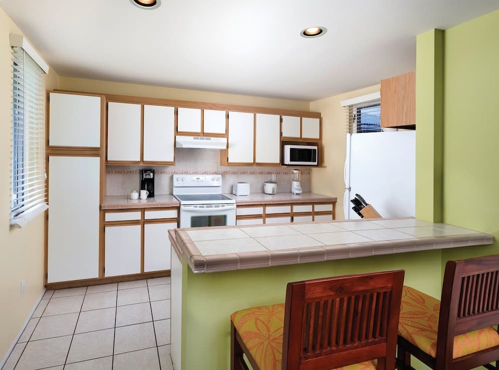 Club Wyndham Mauna Loa Village interior in Kailua-Kona, HI — gallery photo 2