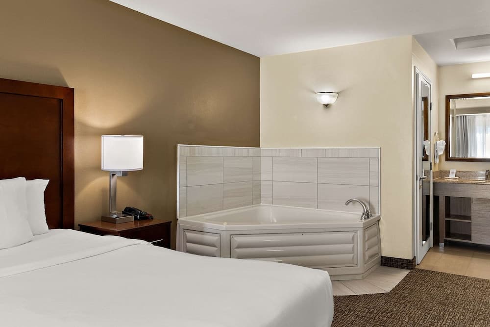 Comfort Inn & Suites Sequoia/Kings Canyon gallery photo in Three Rivers, CA — image 23
