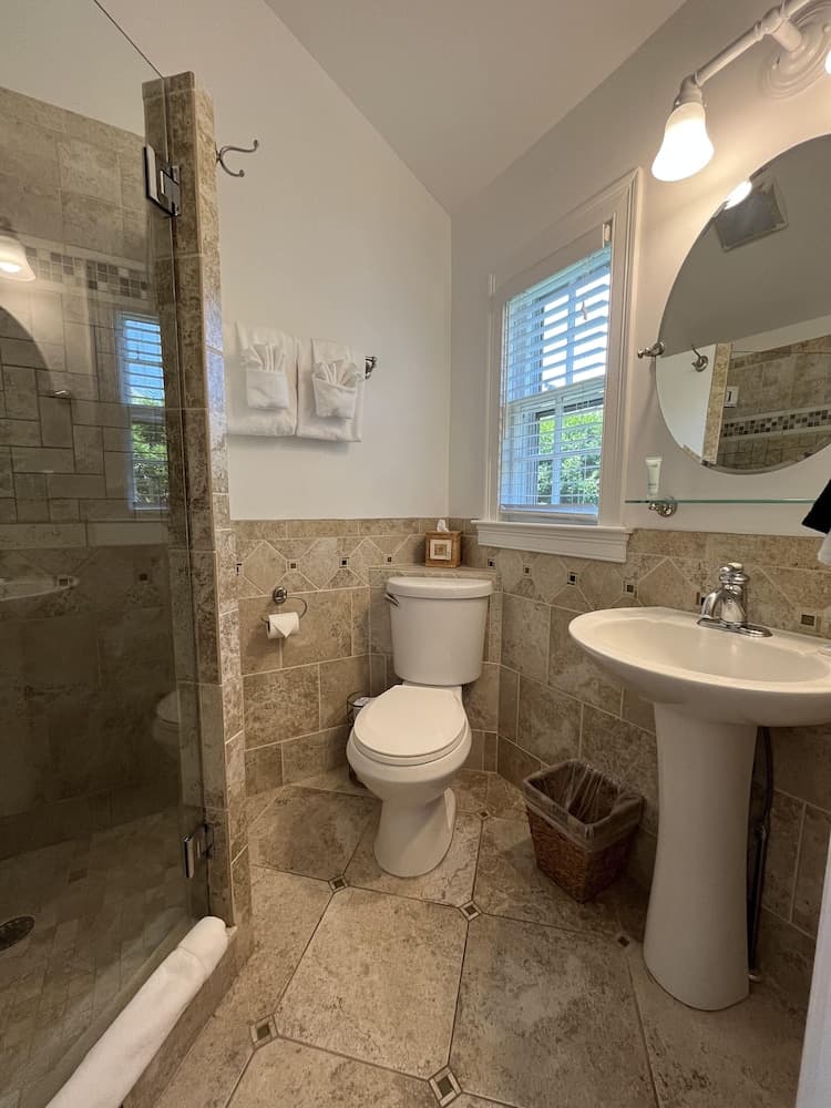 Beach Breeze Inn gallery photo in Falmouth, MA — image 95