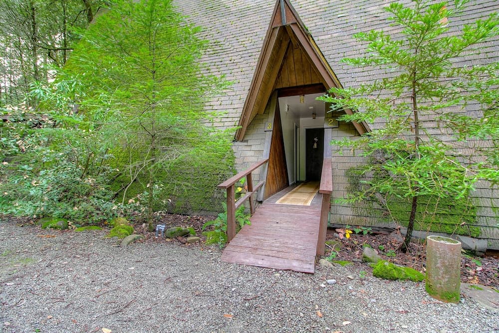 Redwoods River Resort featured exterior or lobby in Piercy, CA — similar hotel