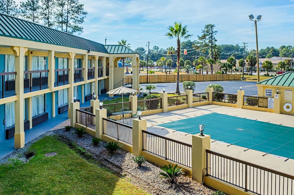 Econo Lodge Inn & Suites Hardeeville I-95 — hotel in Hardeeville, South Carolina