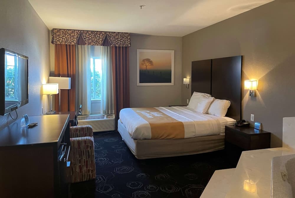 Days Inn by Wyndham Mesquite Rodeo TX interior in Mesquite, TX — gallery photo 2