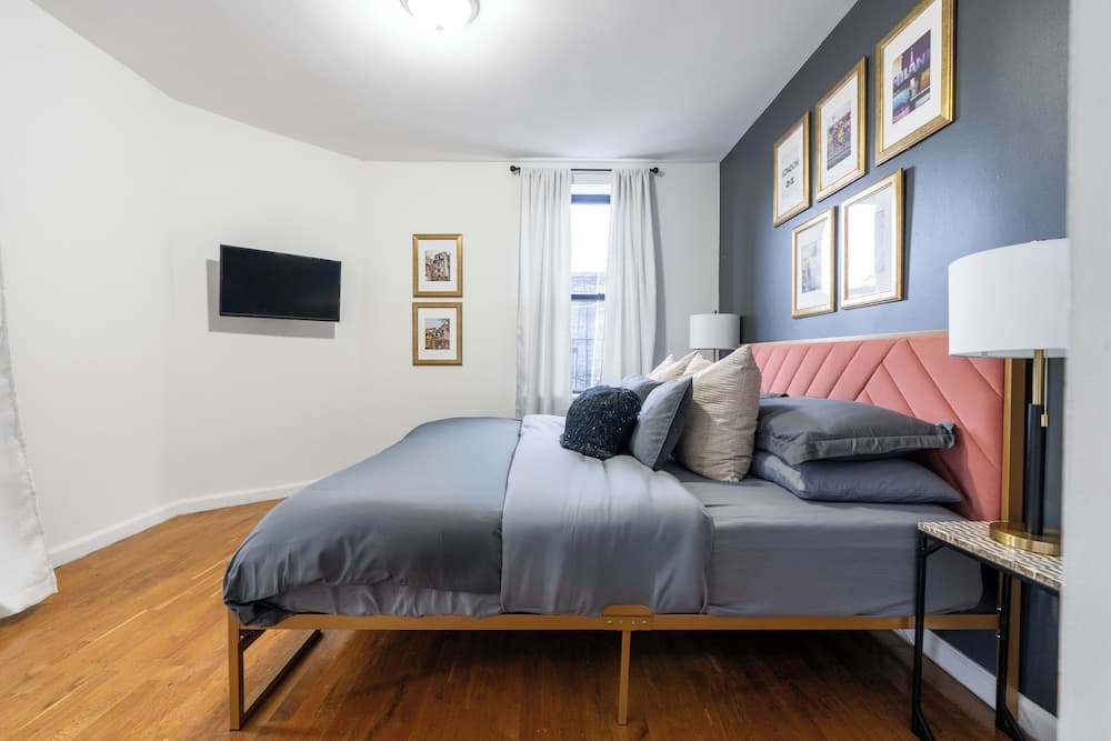 Elegant Harlem Suites property views in New York, NY — gallery photo 3