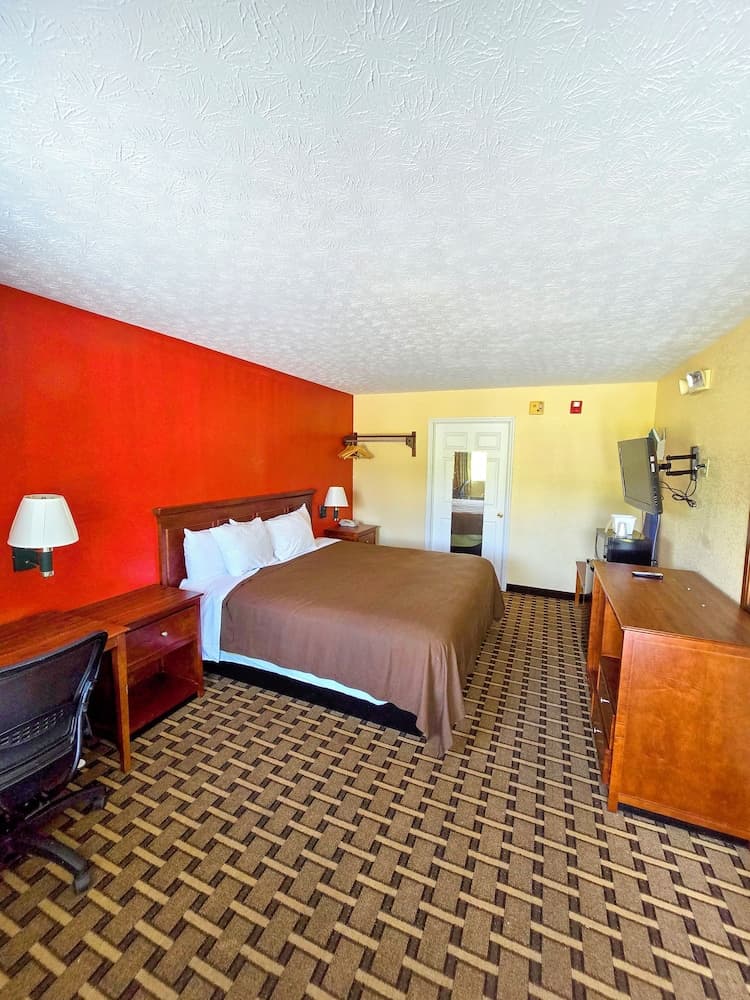 Garden Inn & Suites property views in Pine Mountain, GA — gallery photo 3