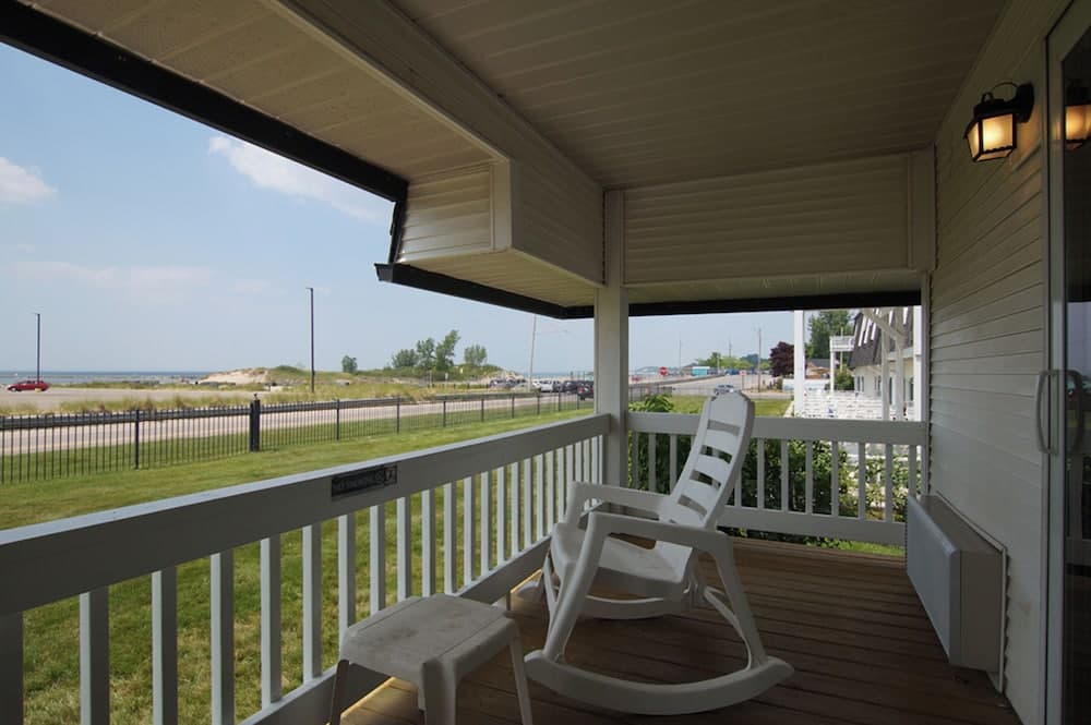 Snyder's Shoreline Inn interior in Ludington, MI — gallery photo 2