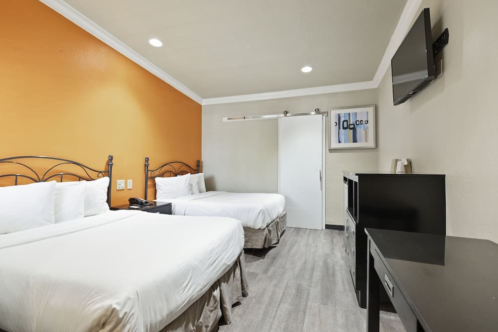 Le Blanc Inn & Suites gallery photo in El Monte, CA — image 25