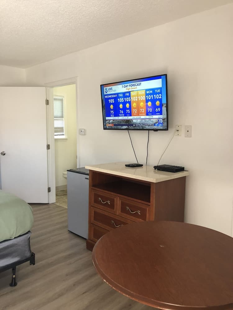 VISTA MOTEL CULVERCITY property views in Culver City, CA — gallery photo 3