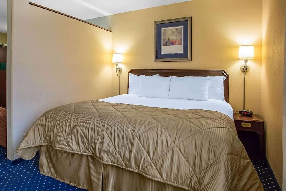 Howard Johnson by Wyndham Merrillville featured exterior or lobby in Merrillville, IN — similar hotel