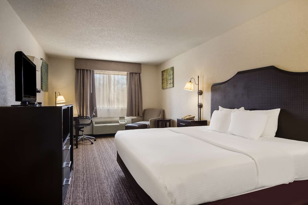 SureStay by Best Western Grove City gallery photo in Grove City, PA — image 33