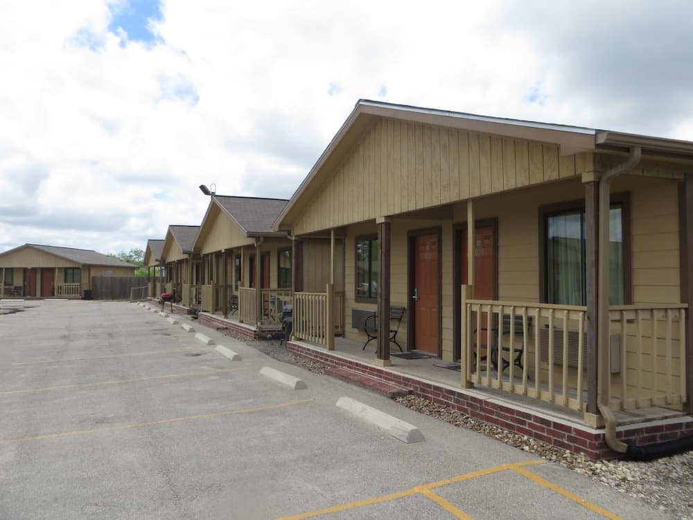 Kenedy Country Inn interior in Kenedy, TX — gallery photo 2