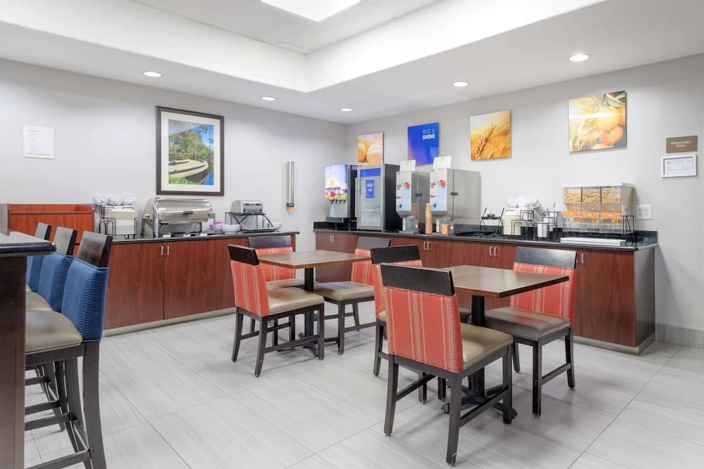 Comfort Inn Orange I-10 gallery photo in Orange, TX — image 7