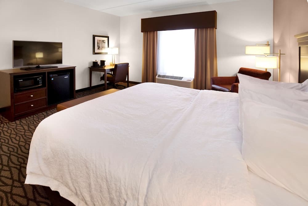Hampton Inn Butler interior in Butler, PA — gallery photo 2