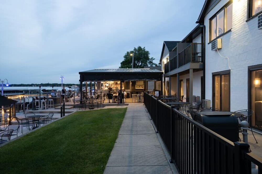Lakeside Inn — hotel in Clear Lake, Iowa