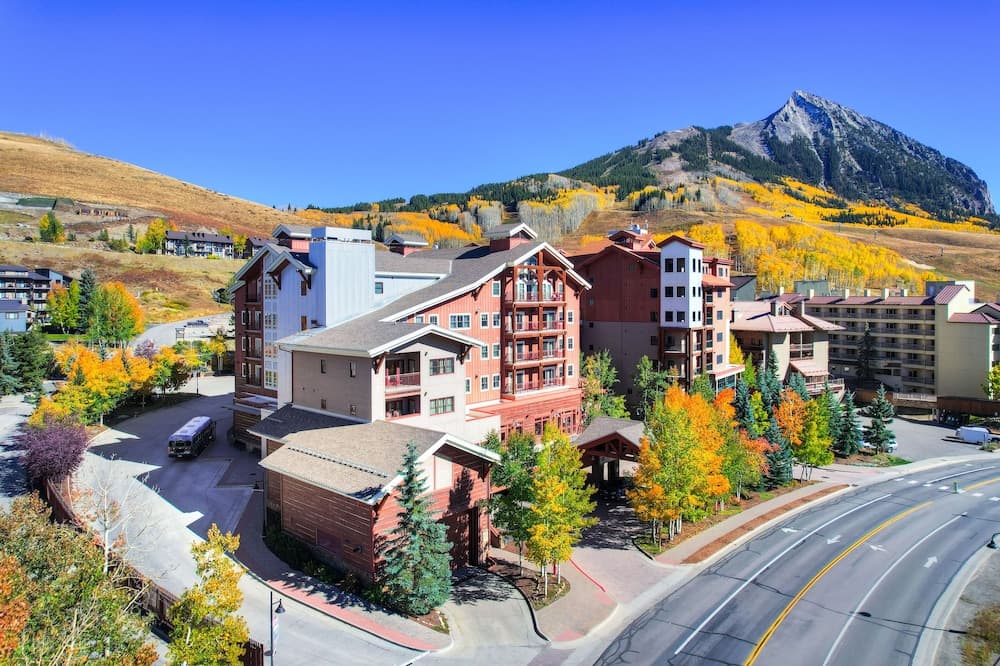 Modern King Room In Heart Of Mt. Crested Butte Hotel Room by RedAwning — hotel in Crested Butte, Colorado