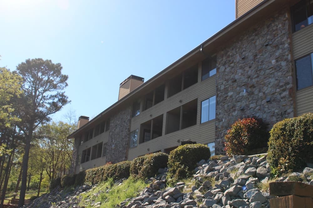 The Wharf Resort featured exterior or lobby in Hot Springs, AR — similar hotel