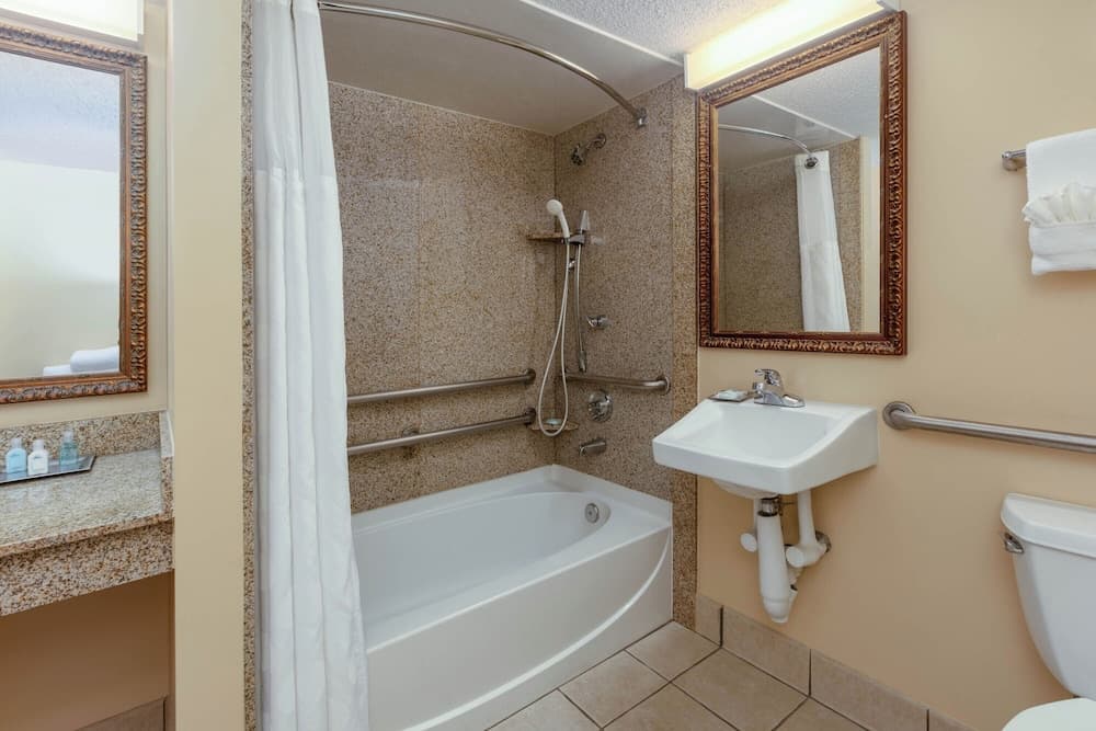 Wyndham Riverfront Hotel gallery photo in Little Rock, AR — image 35